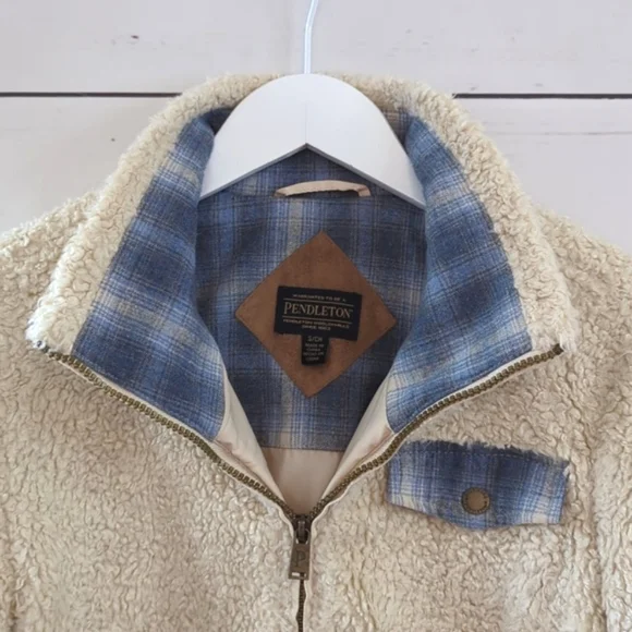 Pendleton Cream Sherpa Jacket with Blue Plaid Lining - Picture 3 of 12